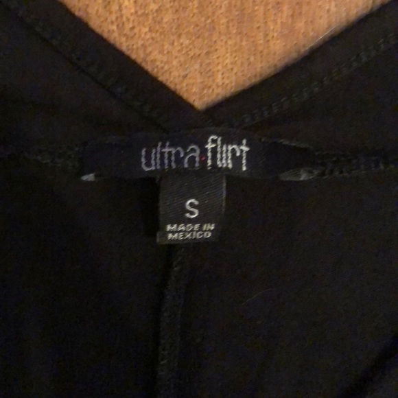Ultra flirt small black v neck top - Picture 4 of 6